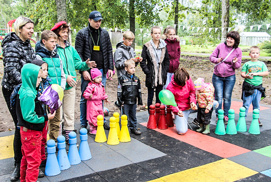 Projektā pilnveidots rotaļu laukums Alojā