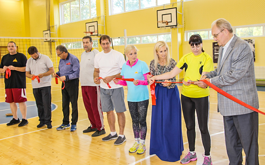 Pēc renovācijas atklāj Limbažu 3. vidusskolas sporta zāli