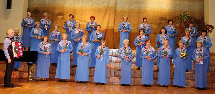 Salacgrīvas senioru sieviešu korim «Salaca» – 55