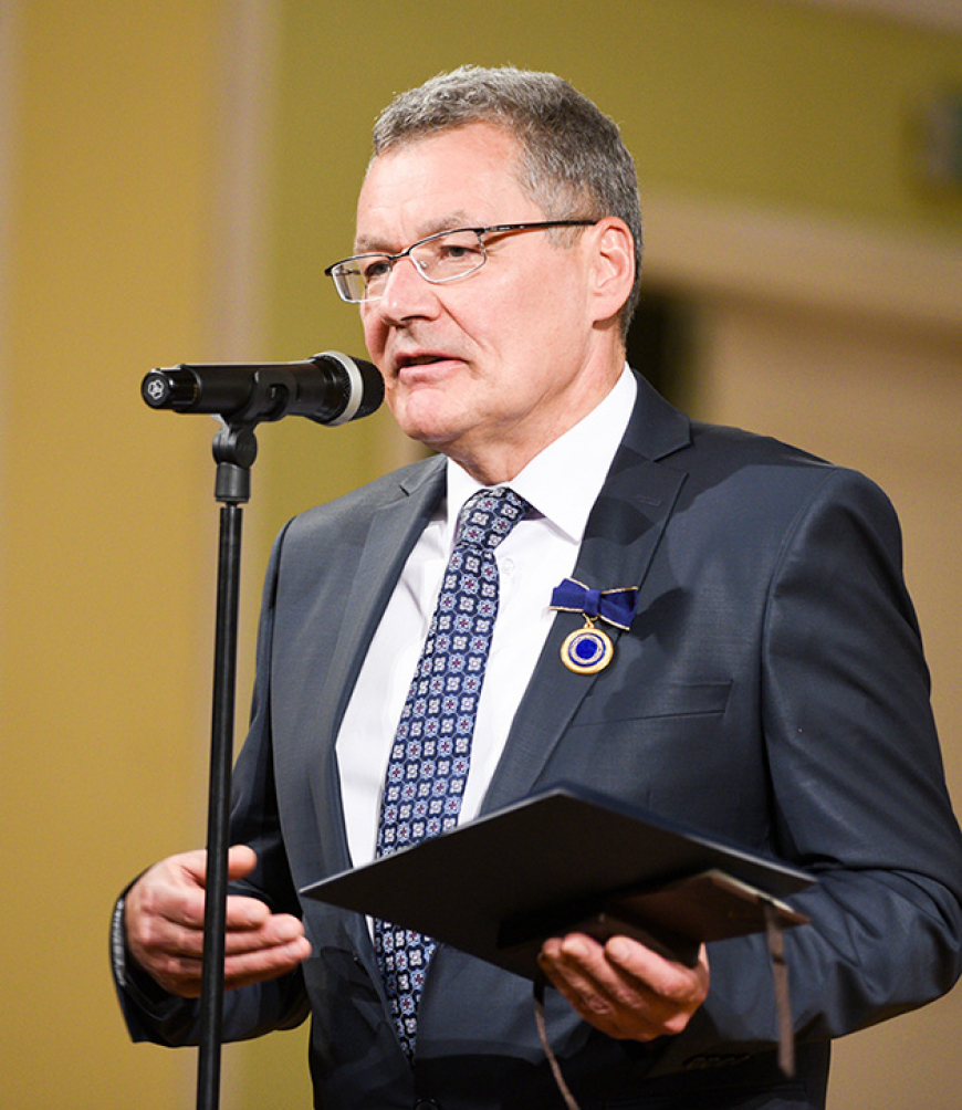 Novadniekam Artim Sīmanim pasniegts Teterevu fonda apbalvojums