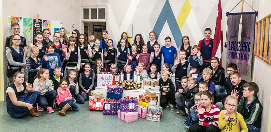 Arī Lādezera skolā kurpju kastītēs iesaiņo… mīlestību