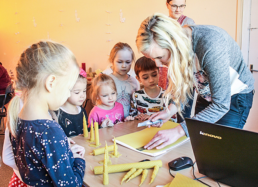 Bērnu literatūras centrā Limbažos iepazīst vaska sveces
