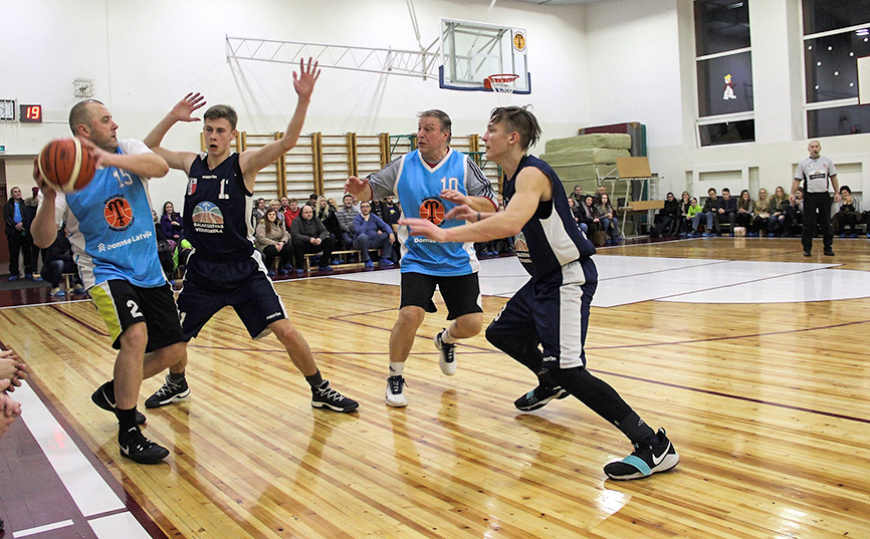 Salacgrīvā – Absolventu mačs basketbolā