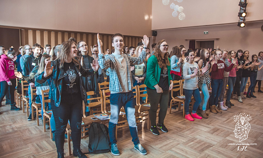 Trešais jauniešu forums Limbažos pulcē daudz dalībnieku