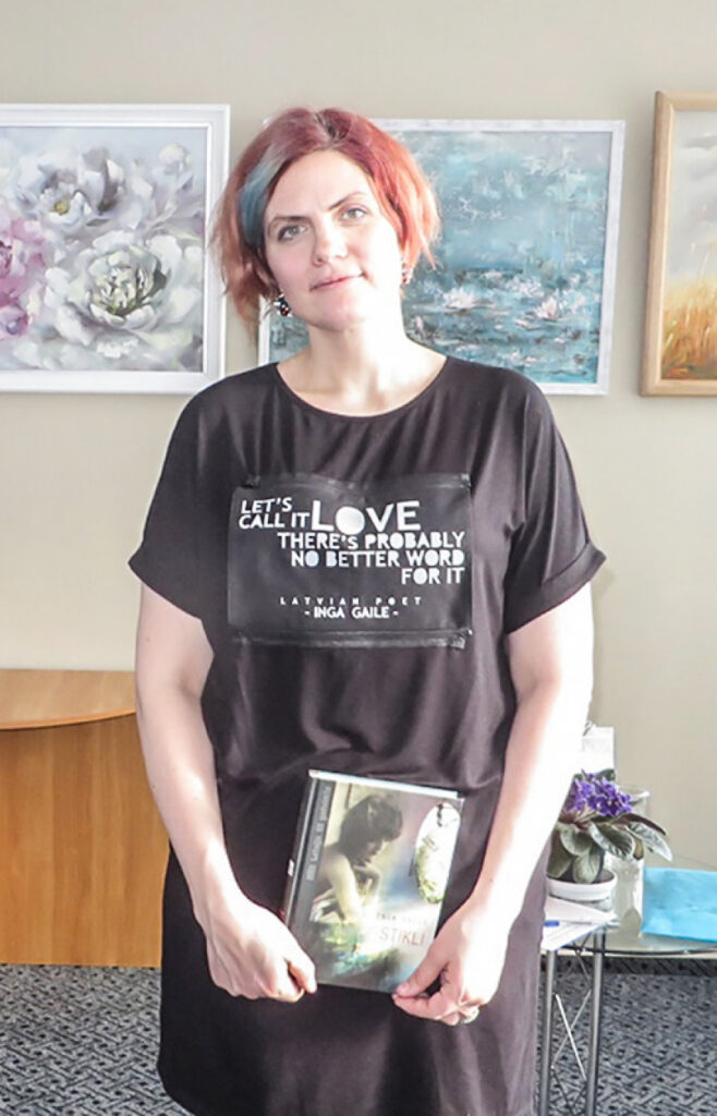 Staiceles bibliotēkā viesojas literāte Inga Gaile