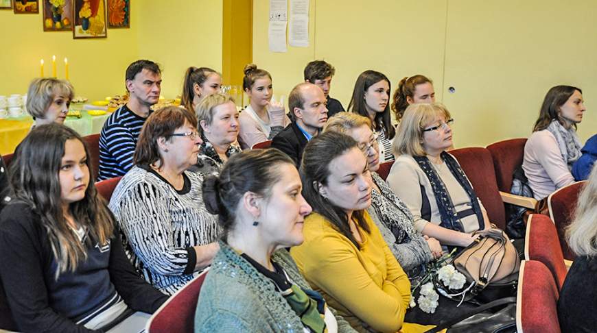 Četru novadu pedagogi izzina labdarības spēku un piedalās Ziedotāju aplī