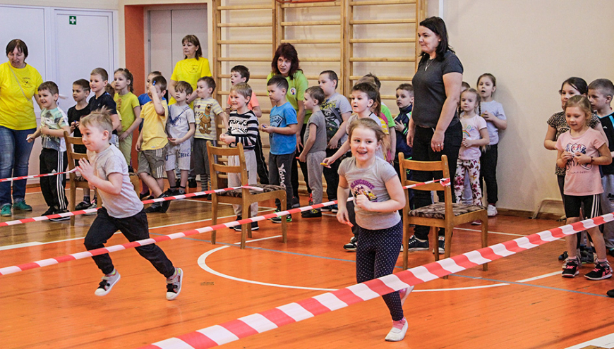 Limbažu sākumskolā sporto pilsētas un Ozolaines bērndārznieki