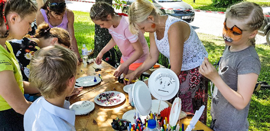 Lēdurgas pagasta bērni sasveicinās ar vasaru