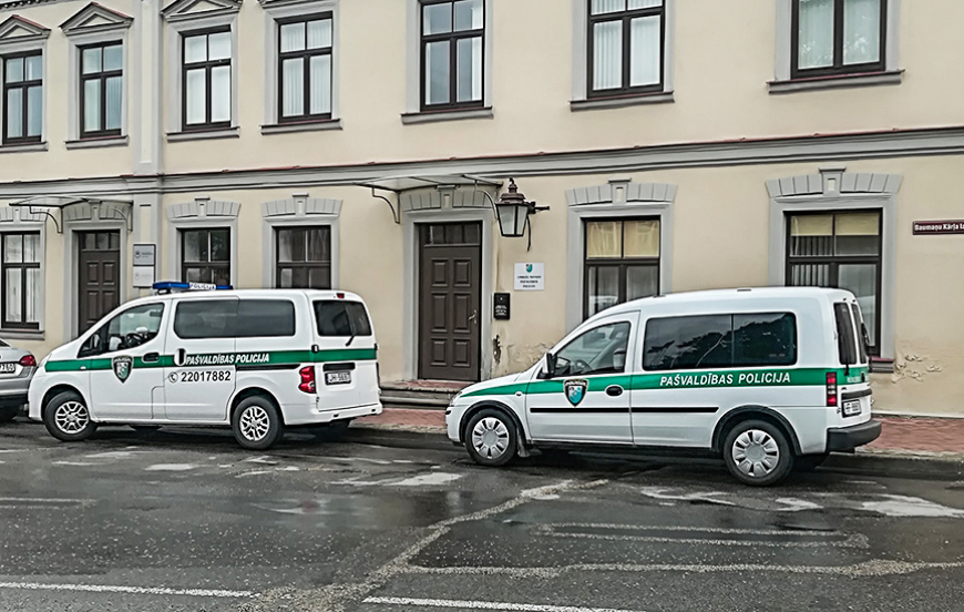Pašvaldības policiju Limbažu novadā pārveido par iestādi