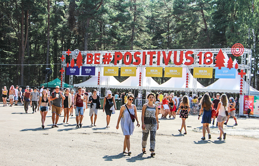 Aizvadīts, iespējams, siltākais un saulainākais festivāls «Positivus»