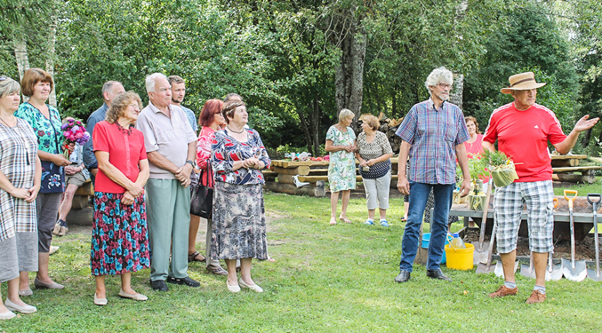 Lēdurgā biedrības «Kamolītis» parkā plūst veselības zaļā upe