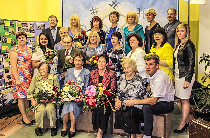 Puikules muižā pulcējas savai skolai piederīgie