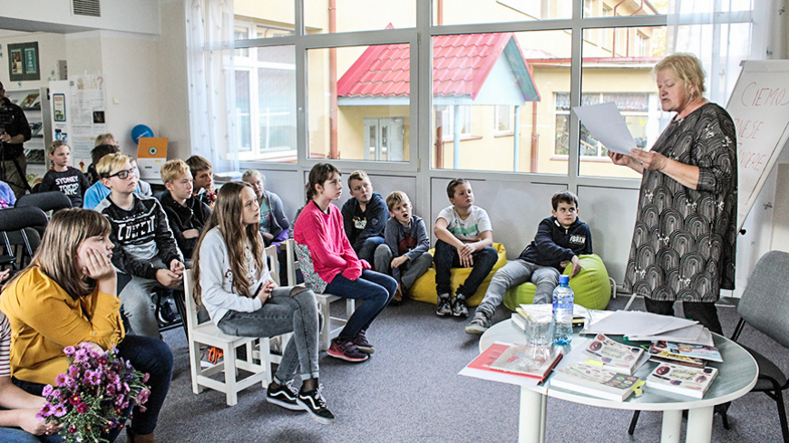 Tikšanās ar dzejnieci Inesi Zanderi  LGB Bērnu literatūras centrā