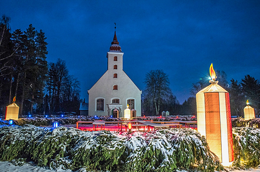 Skultē septīto gadu apskatāms Latvijā lielākais adventa vainags