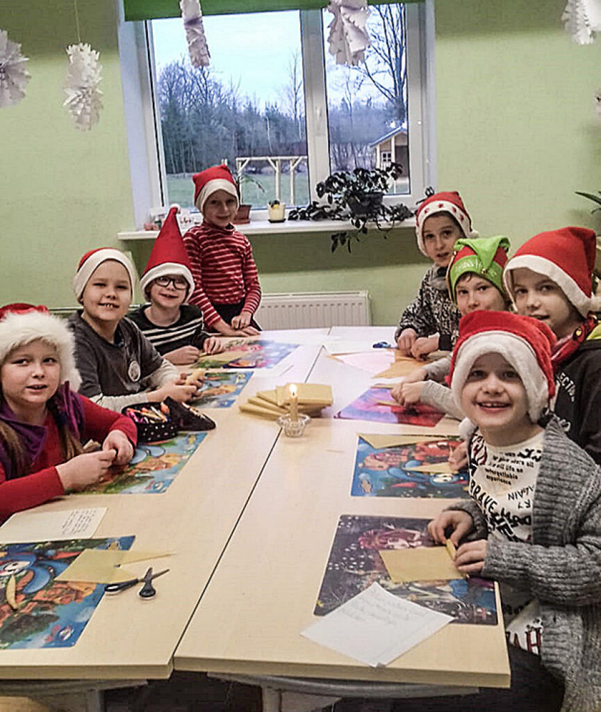 Umurgas pamatskolas audzēkņi iesaistās Rūķīšu darbnīcās