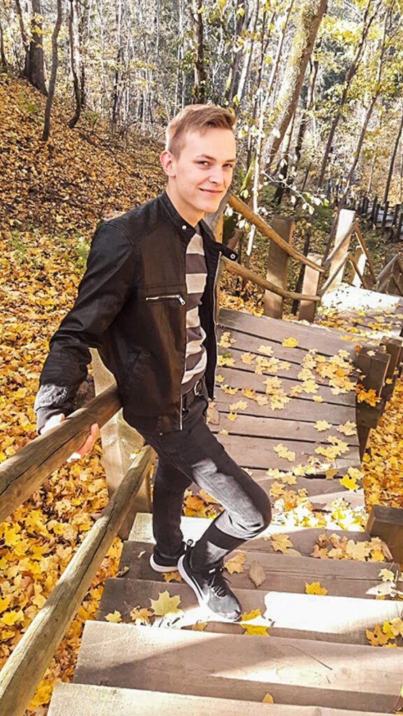 Topošais ugunsdzēsējs Raitis iet tēva pēdās
