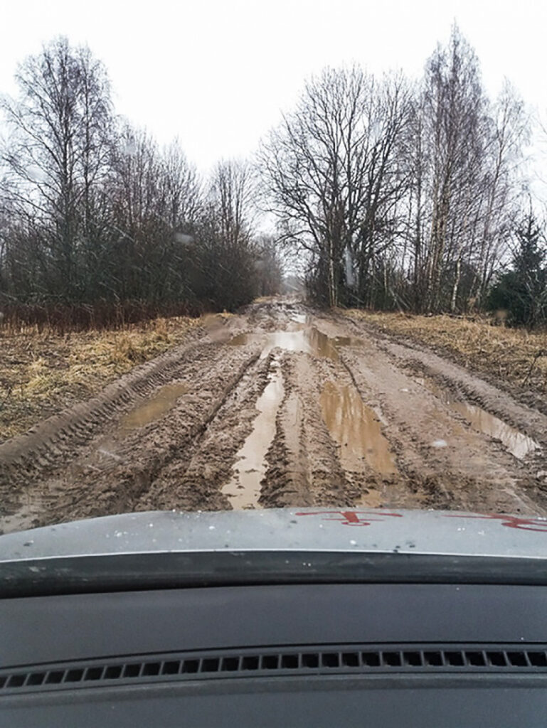 Pašvaldība aicina arī iedzīvotājus uzmanīt lauku un meža ceļus