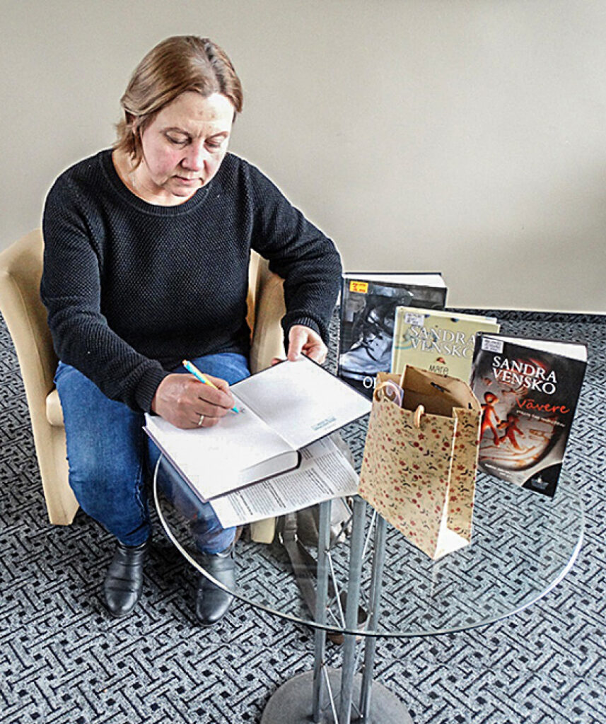 Staiceles bibliotēkā iedzīvojas Sandras Vensko grāmata «Adele»