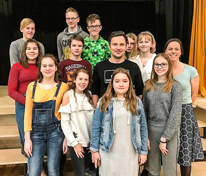 Salacgrīvas vidusskolā iedvesmojoša tikšanās ar absolventu Andri Buli