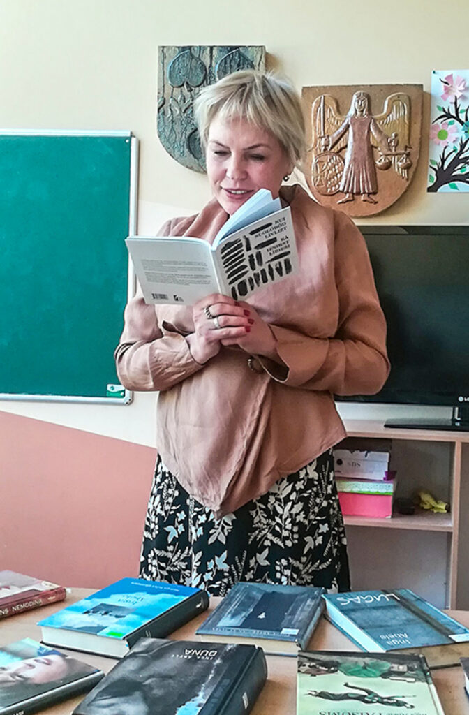 Alojā saruna ar Ingu Ābeli par rakstnieka darbu