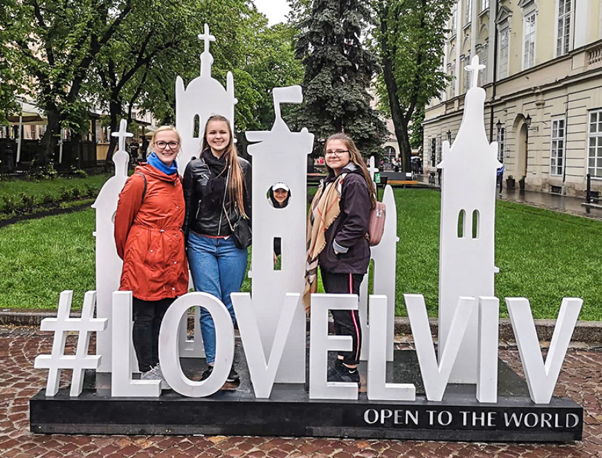 Limbažu MMS akordeonistes starptautiskā konkursā Ukrainā