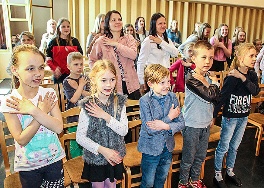 Noslēdzies konkurss «Saule vija zelta rotu»