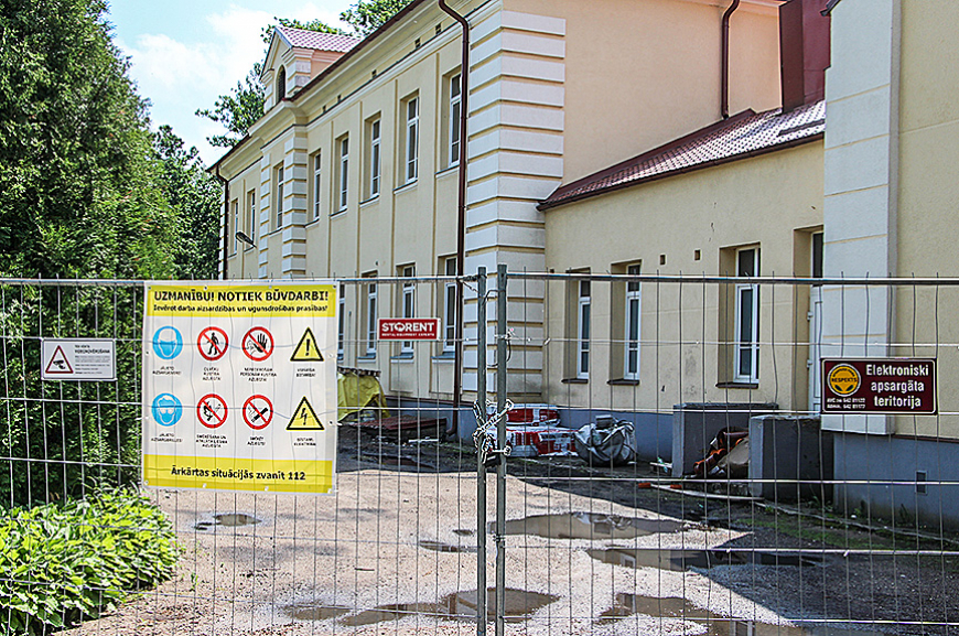 Satraukums par Alojas Ausekļa vidusskolas pārbūves turpmāko norisi