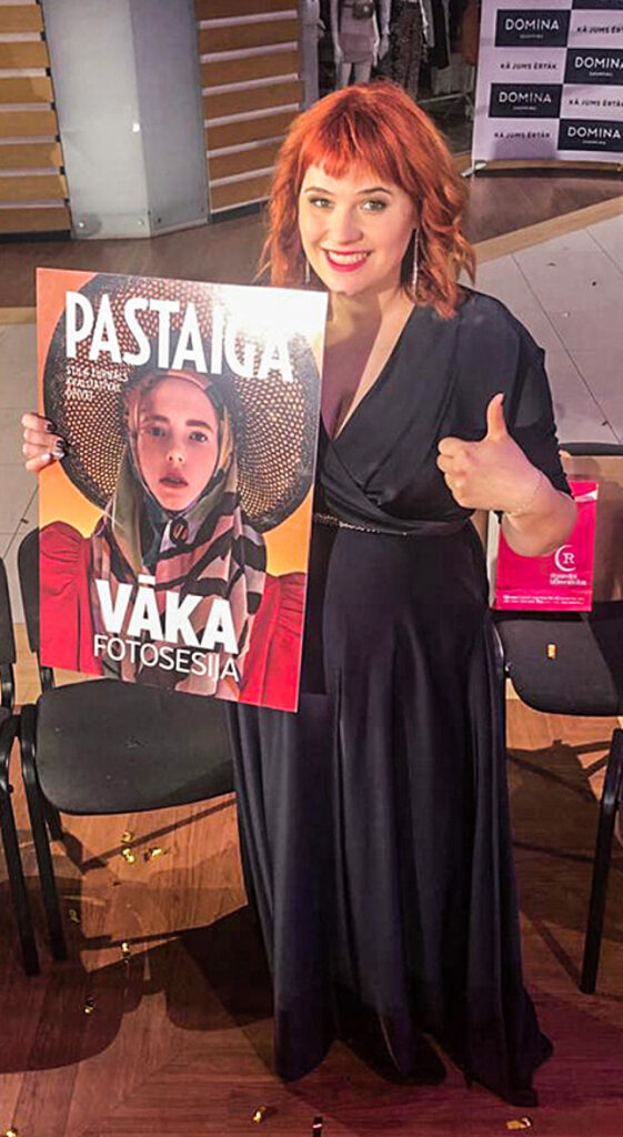 Vilzēniete uz modes un stila žurnāla vāka