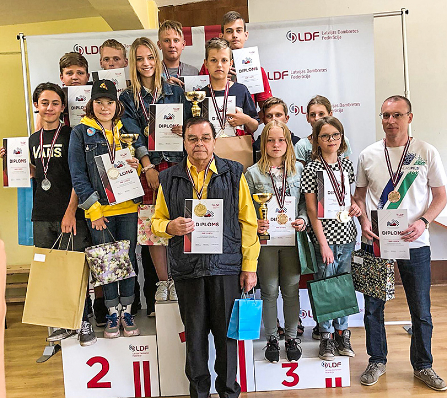 Dambretistu triumfs Latvijas jaunatnes komandu čempionātā