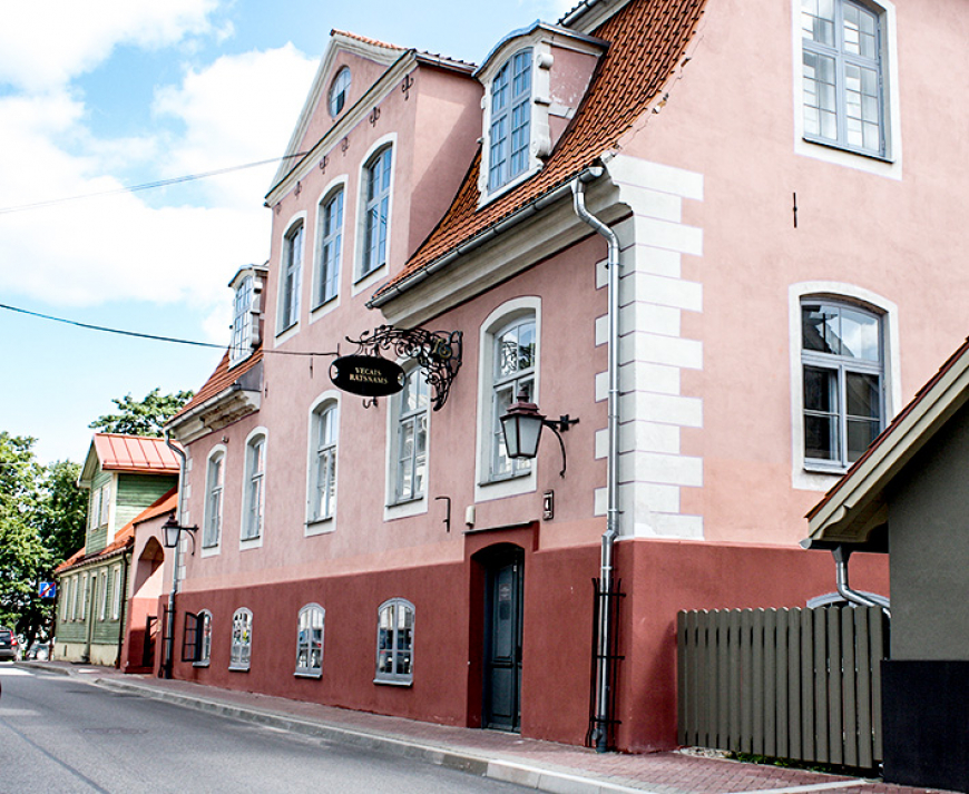 Ko stāstīt par Limbažu Veco rātsnamu?