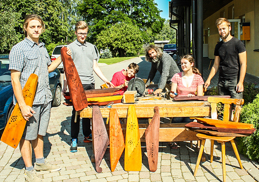 «Kokļu skolā» Lādezerā satiekas latviešu bērni no dažādām valstīm