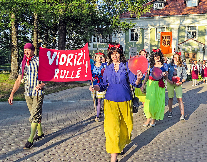 Latvijas amatierteātru salidojumā arī mūsējie līksmoja trīs dienas