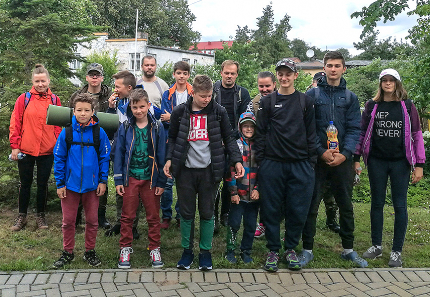 Limbažos jaunieši mācījās izdzīvot dabā