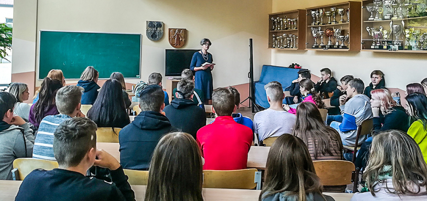 Alojieši tikās ar dzejnieci Annu Auziņu