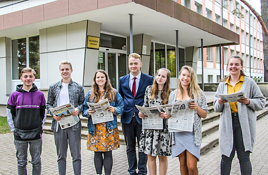 Pārsteigumu pilnā Skolotāju diena Salacgrīvā