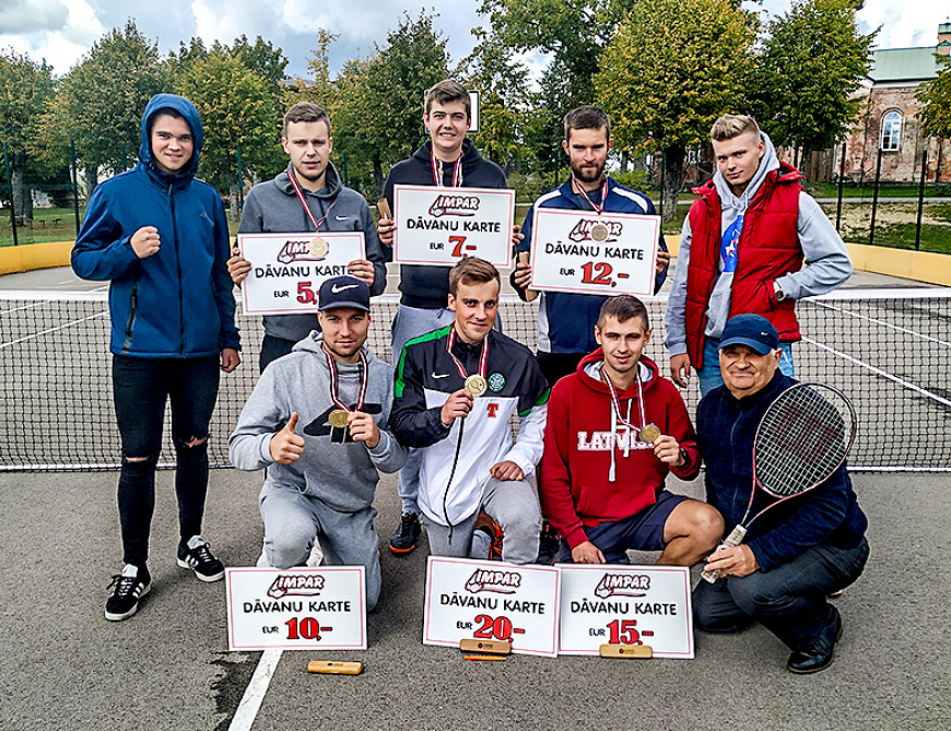 Pociemā aizvadīts tenisa čempionāts
