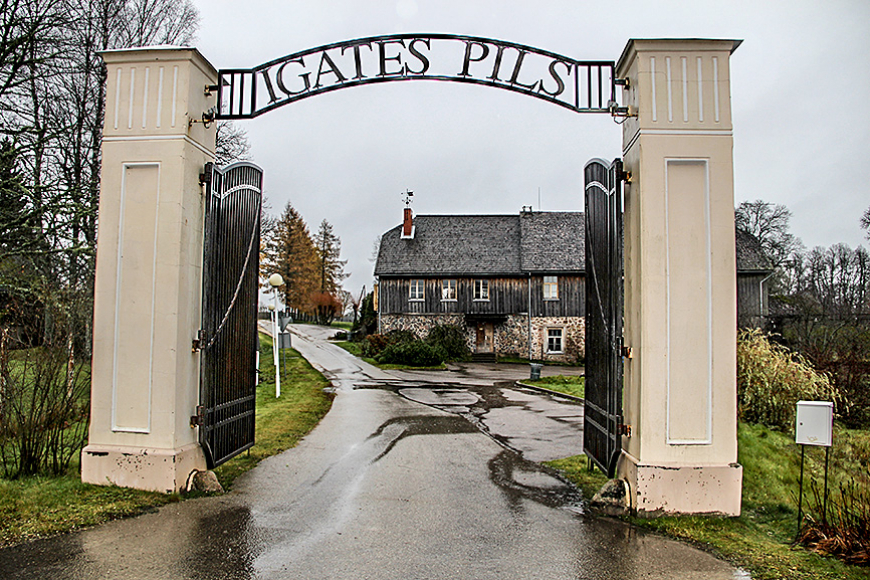 Rūdolfs Meroni lauž līgumu par Igates pils nomu