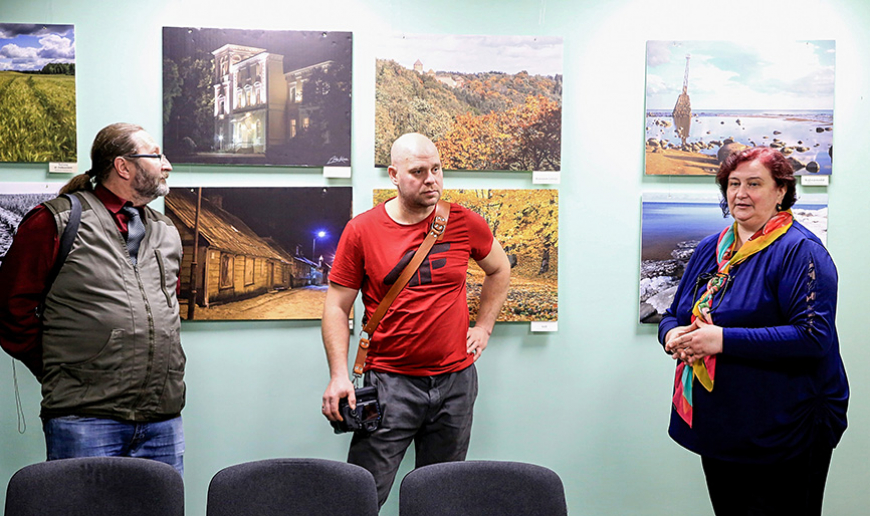 Tūjas bibliotēkā mūsu valstij veltīta fotoizstāde