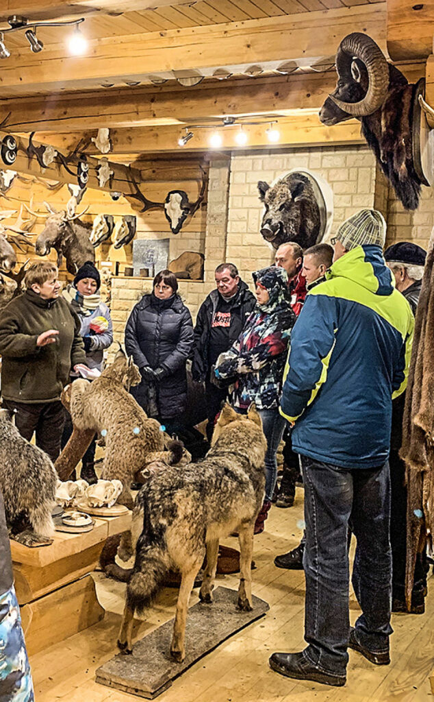 Mednieki iepazina savvaļas dzīvnieku audzēšanu nebrīvē