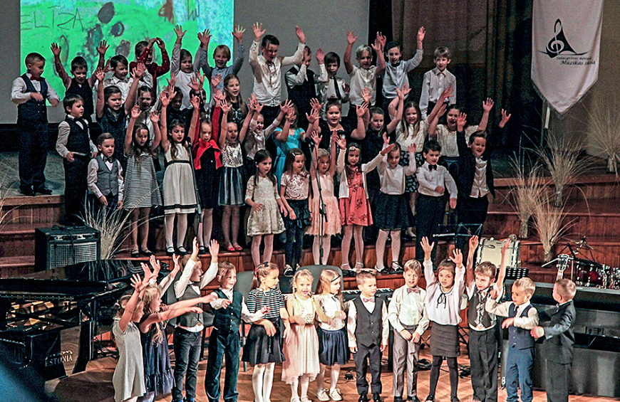 Salacgrīvas novada mūzikas skolas 45. dzimšanas diena pulcē tuvākos draugus