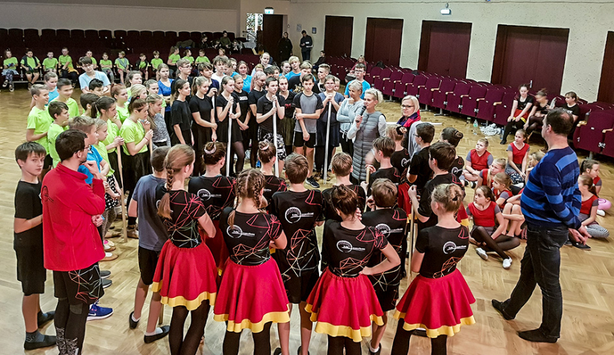 Skolēnu deju kolektīvi Limbažos tiekas pirmajā kopmēģinājumā