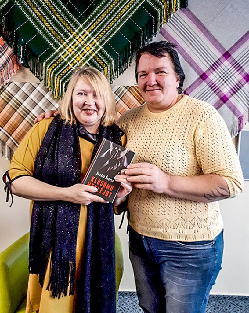 Staiceles bibliotēkā viesojas rakstniece Sandra Švarca