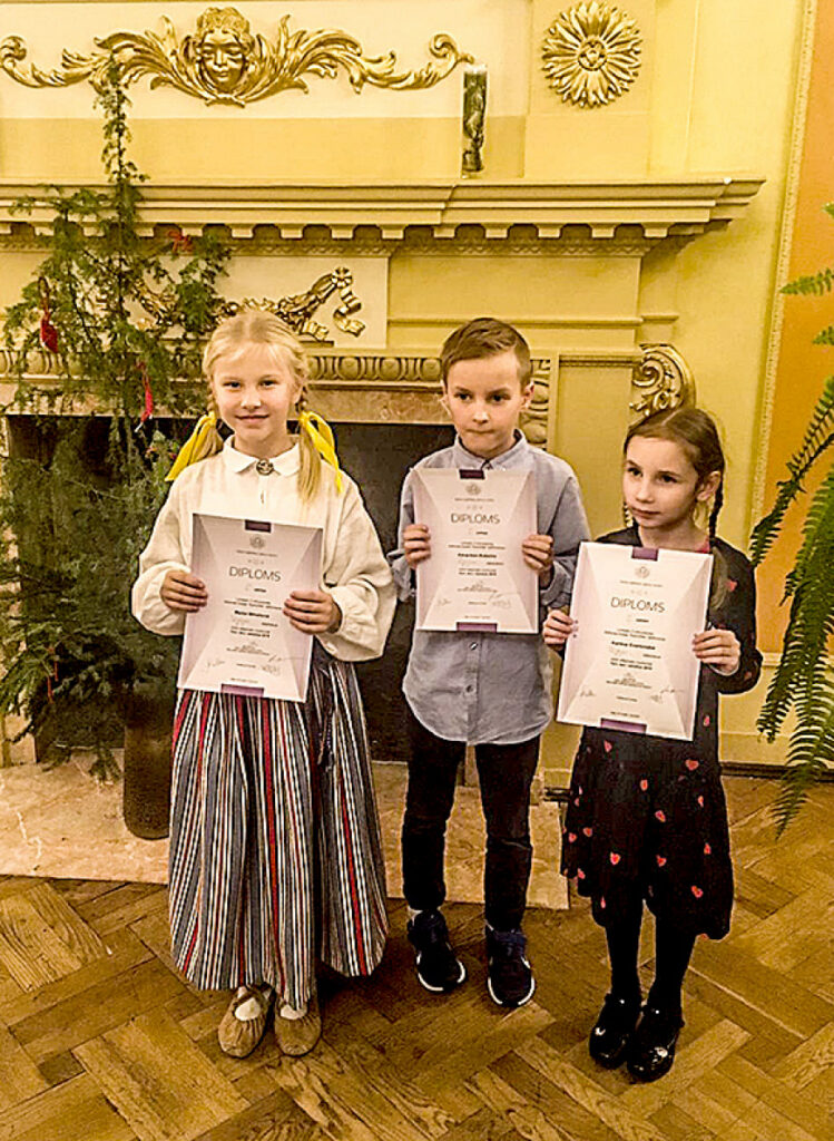 Stāstnieku konkursa finālā Rīgā labi veicas Limbažu «Kamolītim»