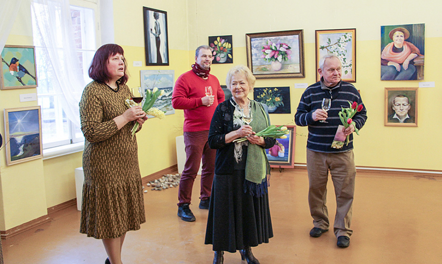 Puikules muižā mākslinieki “sasaucas” ar gleznām