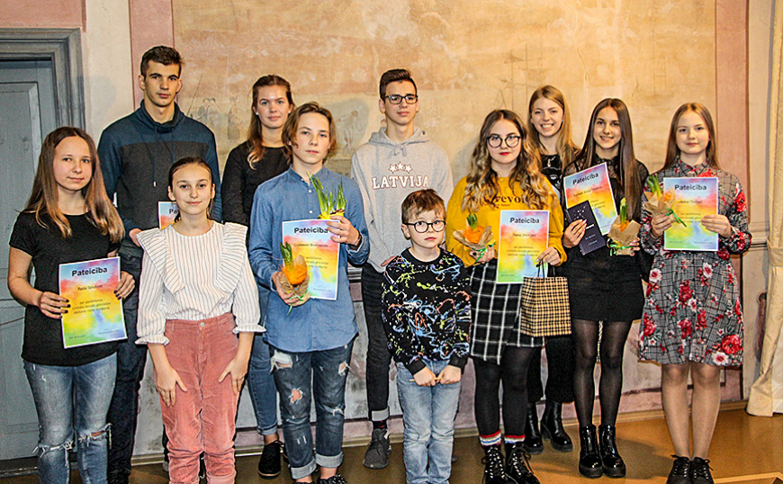 Uzdrošināties iziet skatītāju priekšā un viņus uzrunāt