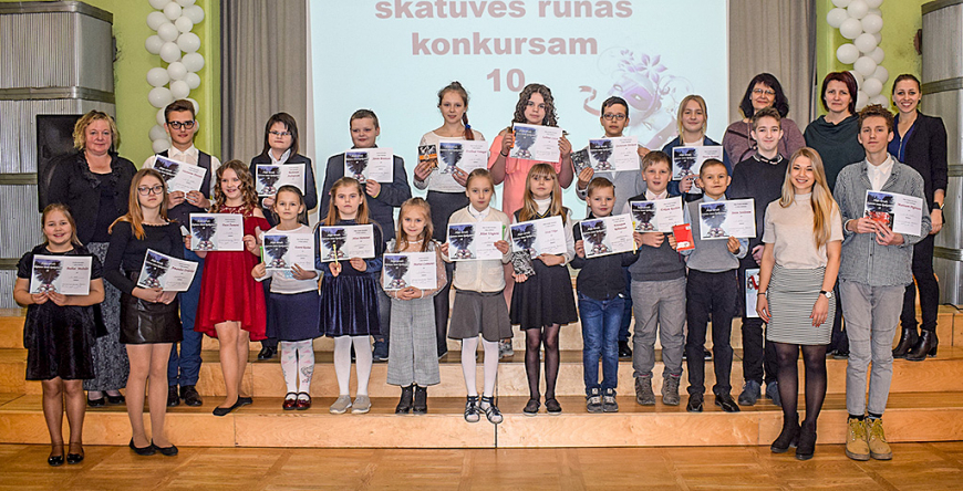 Alojas novada skolu skatuves runas konkursam – desmitgade