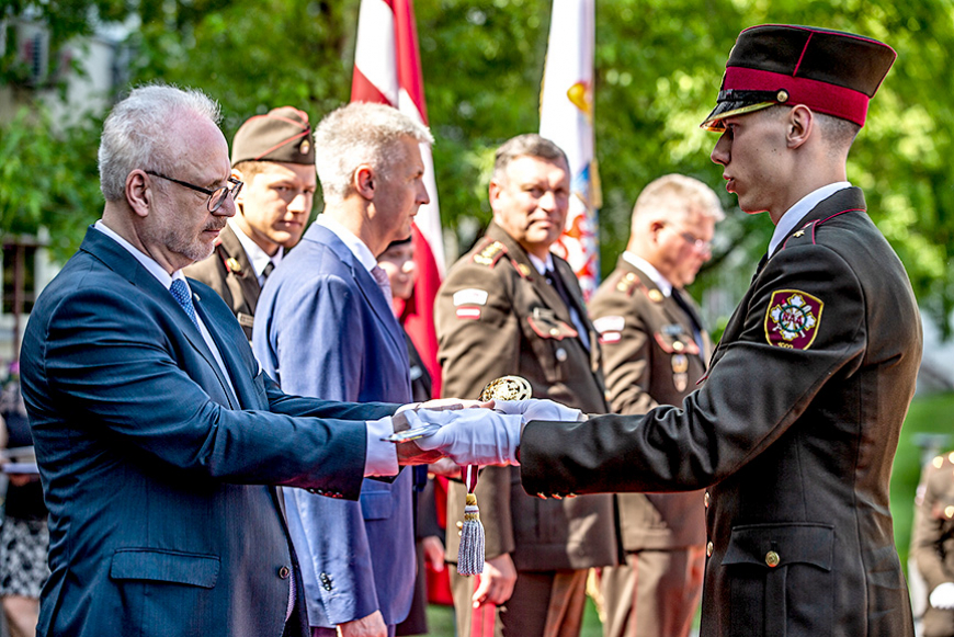 Kad dots virsnieka zvērests pie «Mātes Latvijas»