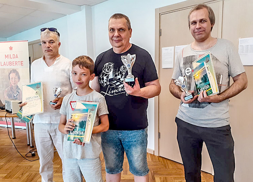 Limbažnieki piemin šaha kolēģi  Uldi Deisonu