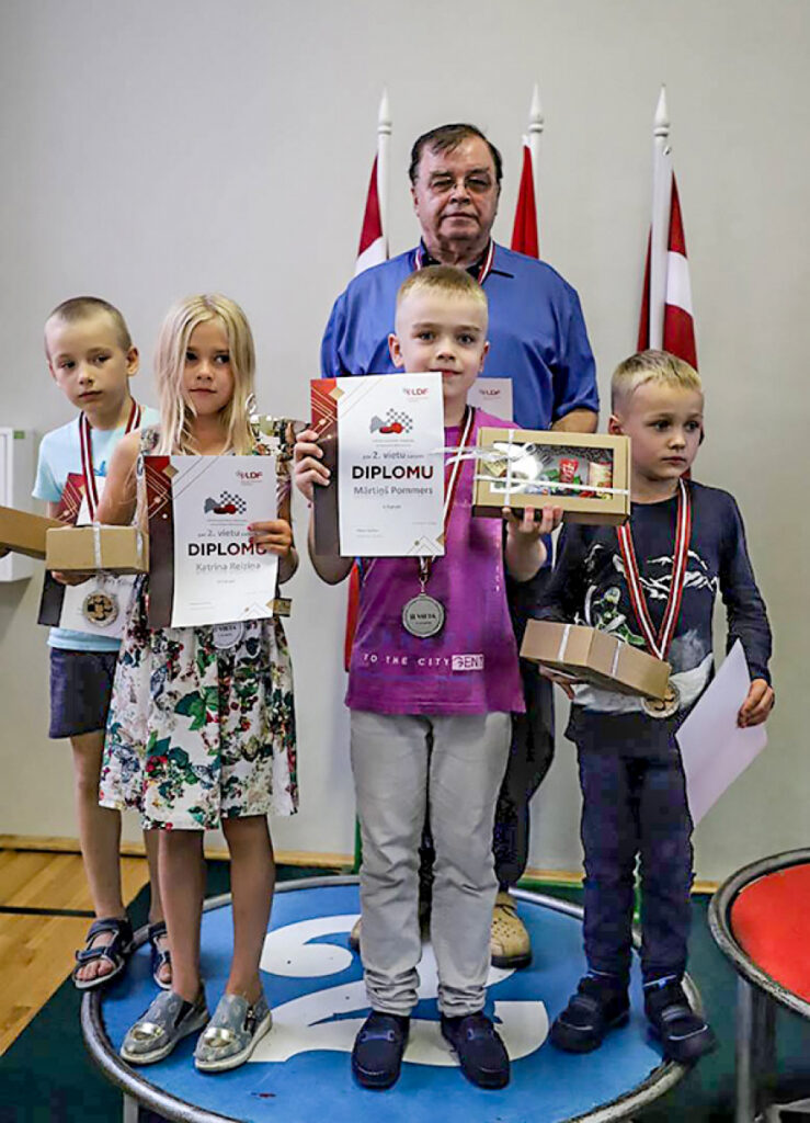 Dambretistu komandas gūst panākumus valsts čempionātā