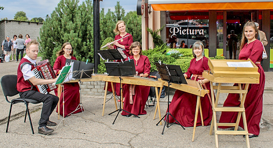 Limbažu «Kokle» tautas muzikantu festivālā Saldū